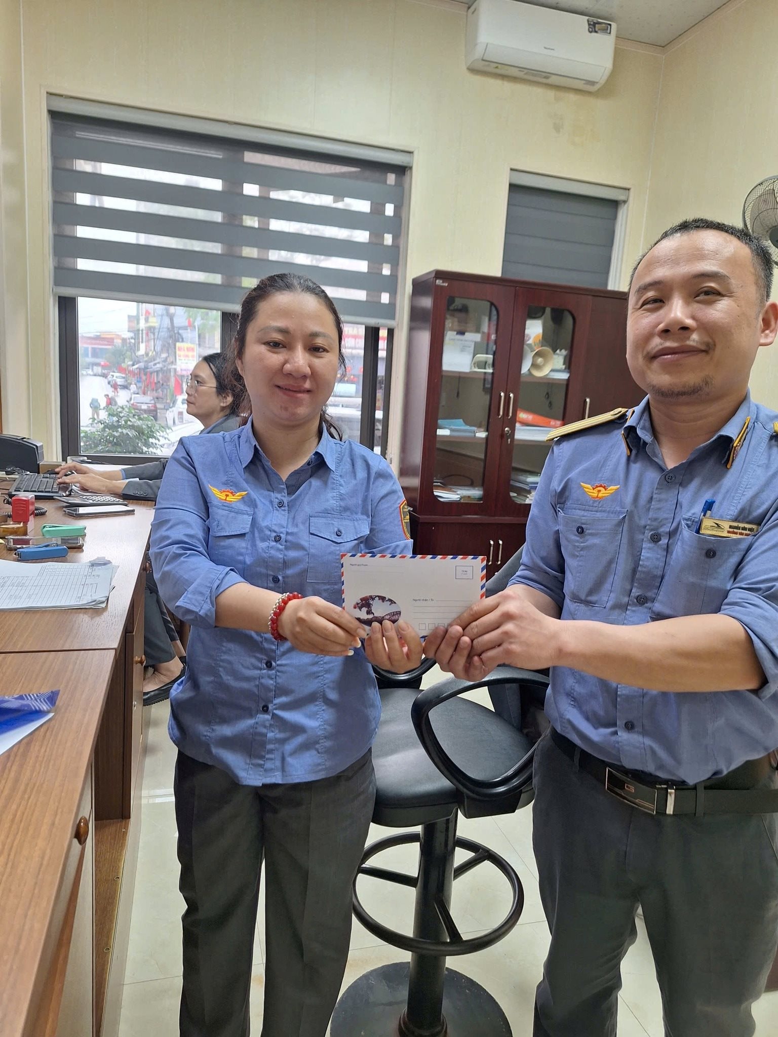 Phát hiện 46 tờ tiền có mệnh giá từ 500K-100K bị bỏ lại trên chuyến tàu hoả Bắc-Nam
