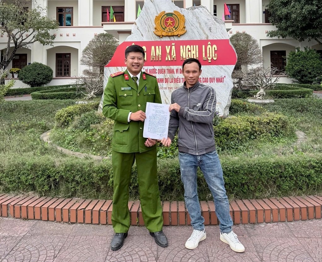 Chuyển khoản 350 triệu đồng qua tài khoản cá nhân: 2 người đàn ông SN 1991, 1992 phải làm rõ giao dịch chuyển tiền với công an 