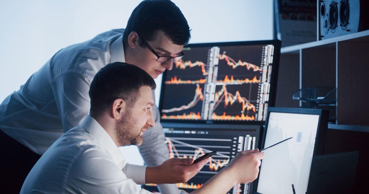 Khối ngoại giảm bán ròng phiên cuối tuần, vẫn "xả" hơn 400 tỷ đồng tại 2 mã Bluechips