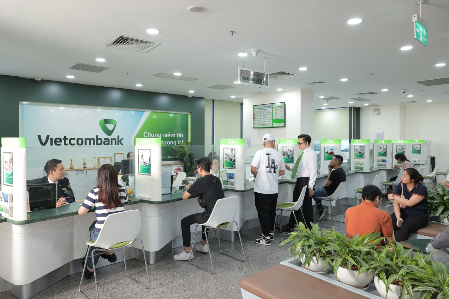 Tối 27/2, BIDV, Vietcombank, Agribank đồng loạt thông báo dừng dịch vụ trên loạt thiết bị di động