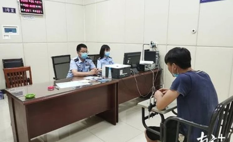 Sao kê tài khoản doanh nghiệp, phát hiện 1 nhân viên đã nghỉ việc được 2 năm vẫn đều đặn nhận hơn 4,9 tỷ đồng từ công ty: Cảnh sát lập tức vào cuộc
