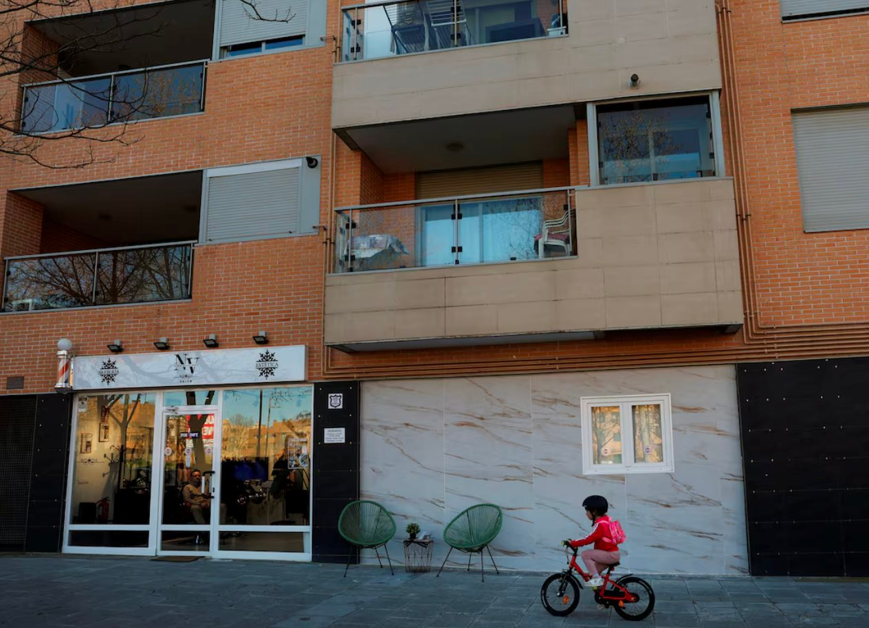 Buồn của người trẻ sống giữa nền kinh tế top đầu thế giới: Bỏ 2,5 tỷ đồng chỉ để mua một phòng ngủ trong nhà