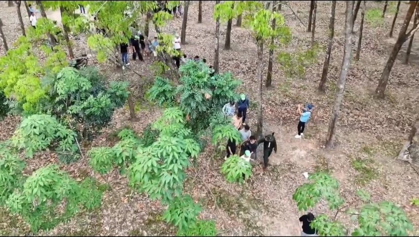 Phát hiện hơn 80 người tập trung tại một khu đất  trống, công an sử dụng công nghệ cao vào cuộc