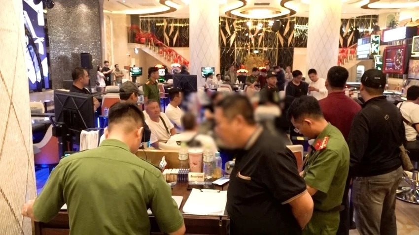 Đột kích tầng hầm khách sạn Sheraton Nha Trang: Bắt quả tang sòng Poker toàn người nước ngoài