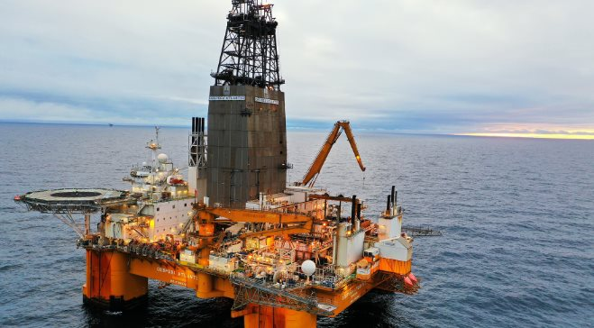 Khoan thẳng đứng 3.872m xuống đáy biển, phát hiện một mỏ dầu khổng lồ dày hơn 200m, trữ lượng lên đến 89 triệu thùng dầu