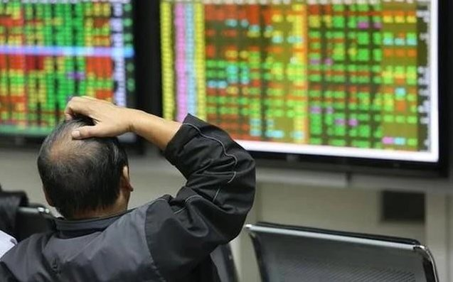 Chứng khoán Việt Nam giảm mạnh nhất từ đầu năm, tiền vào HoSE lên cao nhất 4 tháng 