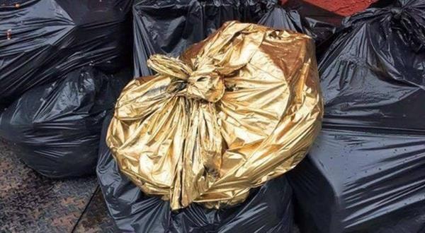 Người đàn ông "ngã ngửa" khi phát hiện tự tay vứt 20 thỏi vàng vào thùng rác