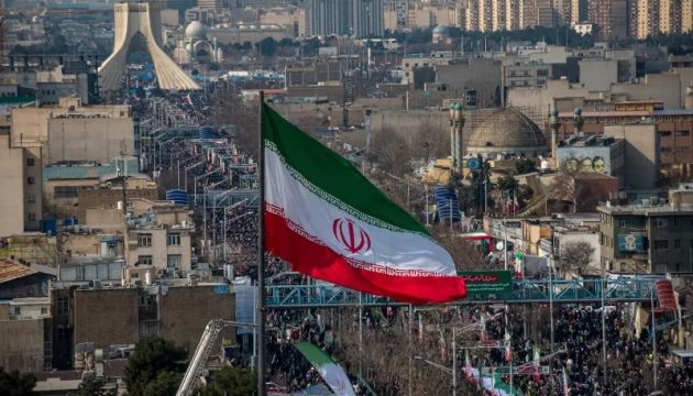 Top 3 thế giới về sản xuất "máu cho nền kinh tế", tăng trưởng GDP của Iran vẫn gần như bằng 0