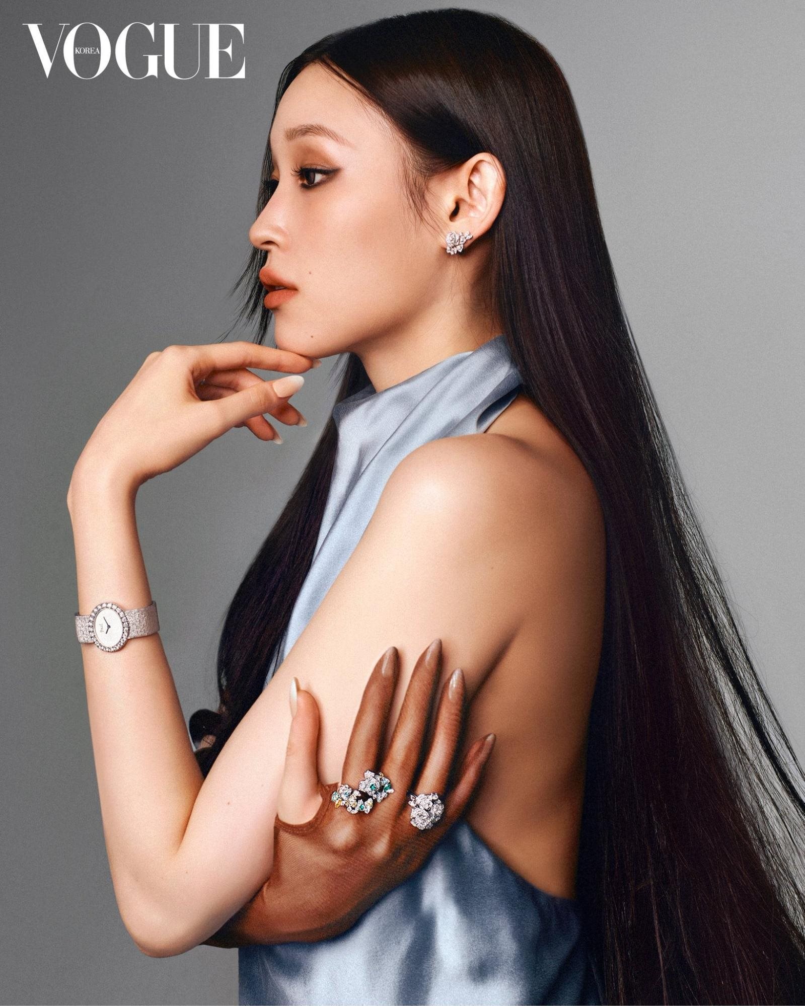 Công chúa 2002 của gia tộc Samsung gây sốt’: Mang toàn lắc tay, nhẫn, dây chuyền vàng, đồng hồ vàng hồng khảm xà cừ mới là điểm nhấn 