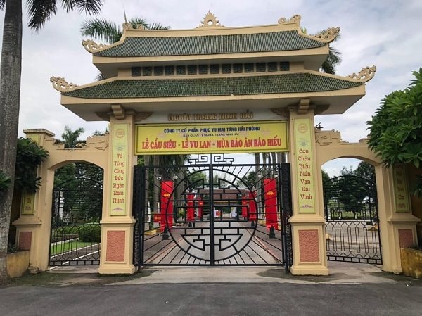 Chuyện lạ doanh nghiệp mai táng: Cổ phiếu "trà đá" 300 đồng, sếp nhận lương tiền tỷ, xây mộ lãi gộp 64%