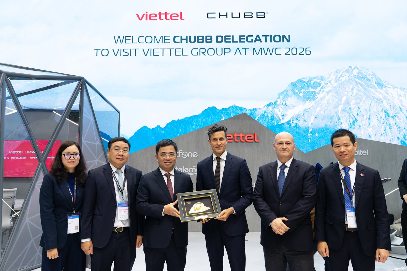 Bên trong lễ ký kết hợp tác chiến lược đầu tiên tại MWC 2026 của Viettel có gì?