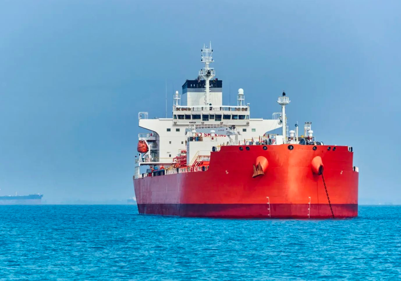 Đang di chuyển thì bất ngờ quay đầu, 2 tàu chở 1,4 triệu thùng dầu Nga tìm thấy khách sộp mới ngay giữa đường đi