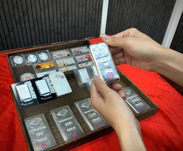 Giá bạc giảm sáng ngày 6/3