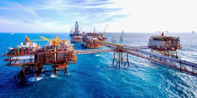 Thủ tướng lập tức điện đàm với nhà cung cấp dầu thô lớn nhất cho Việt Nam