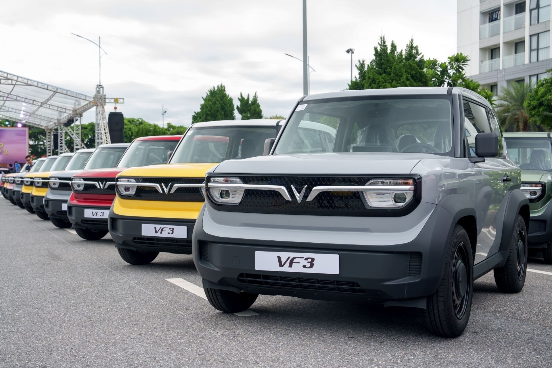 VinFast bàn giao hơn 9.900 xe điện trong tháng 2, 17 tháng liên tiếp dẫn đầu thị trường 