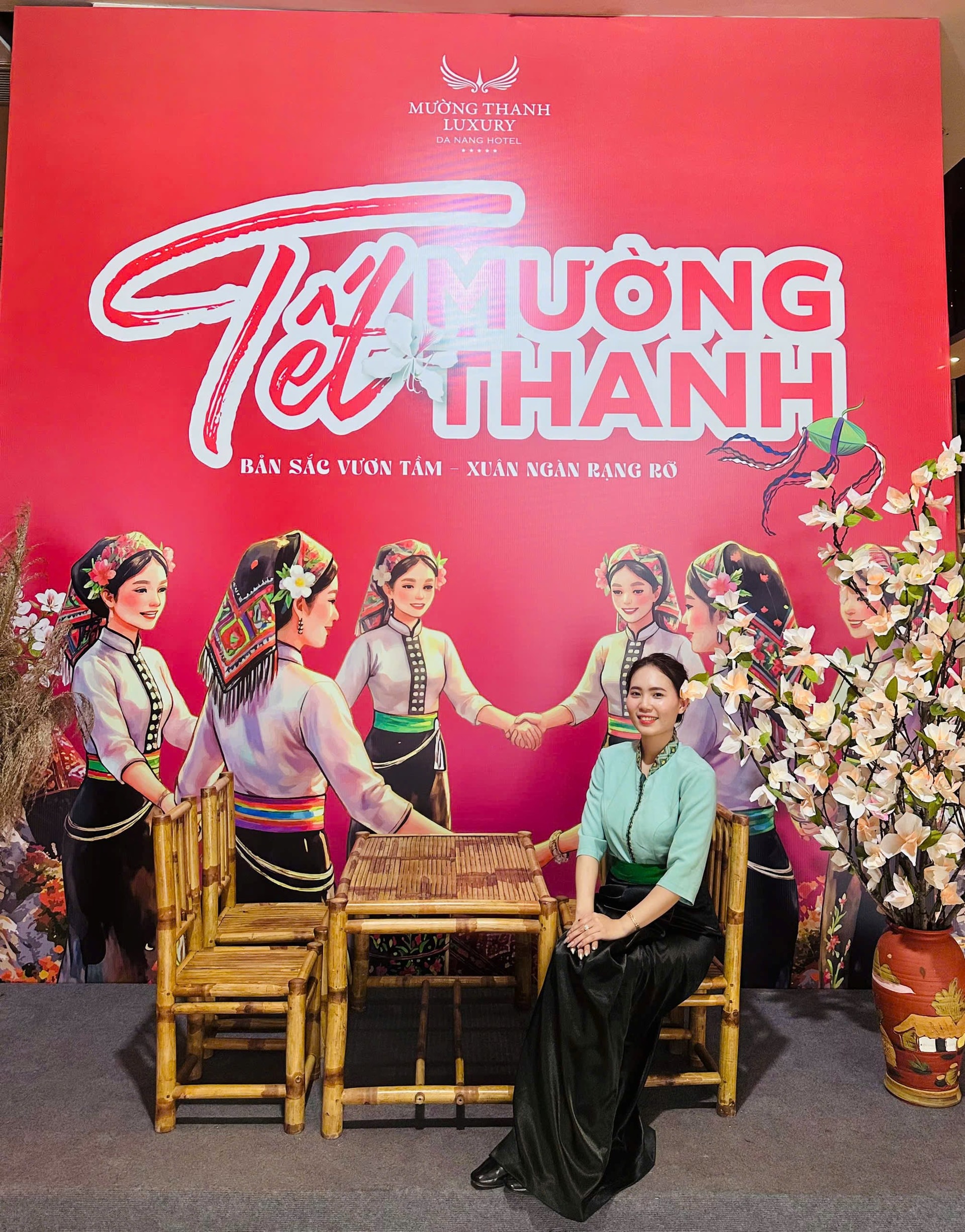 khach-san-muong-thanh-luxury-da-nang-trang-tri-khong-gian-tet-muong-thanh-cung-nhung-ta-ao-com-dan-toc-thai-.jpg