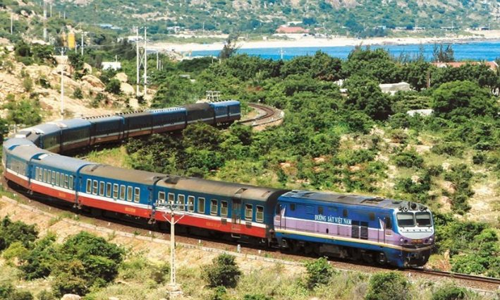 Đường sắt giảm giá vé và cước vận chuyển từ 13/3