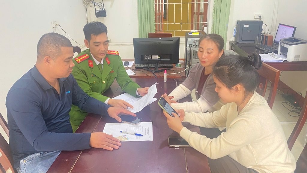 Vừa chuyển khoản thành công 430 triệu đồng, người đàn ông SN 1986 vội báo công an vào cuộc xác minh