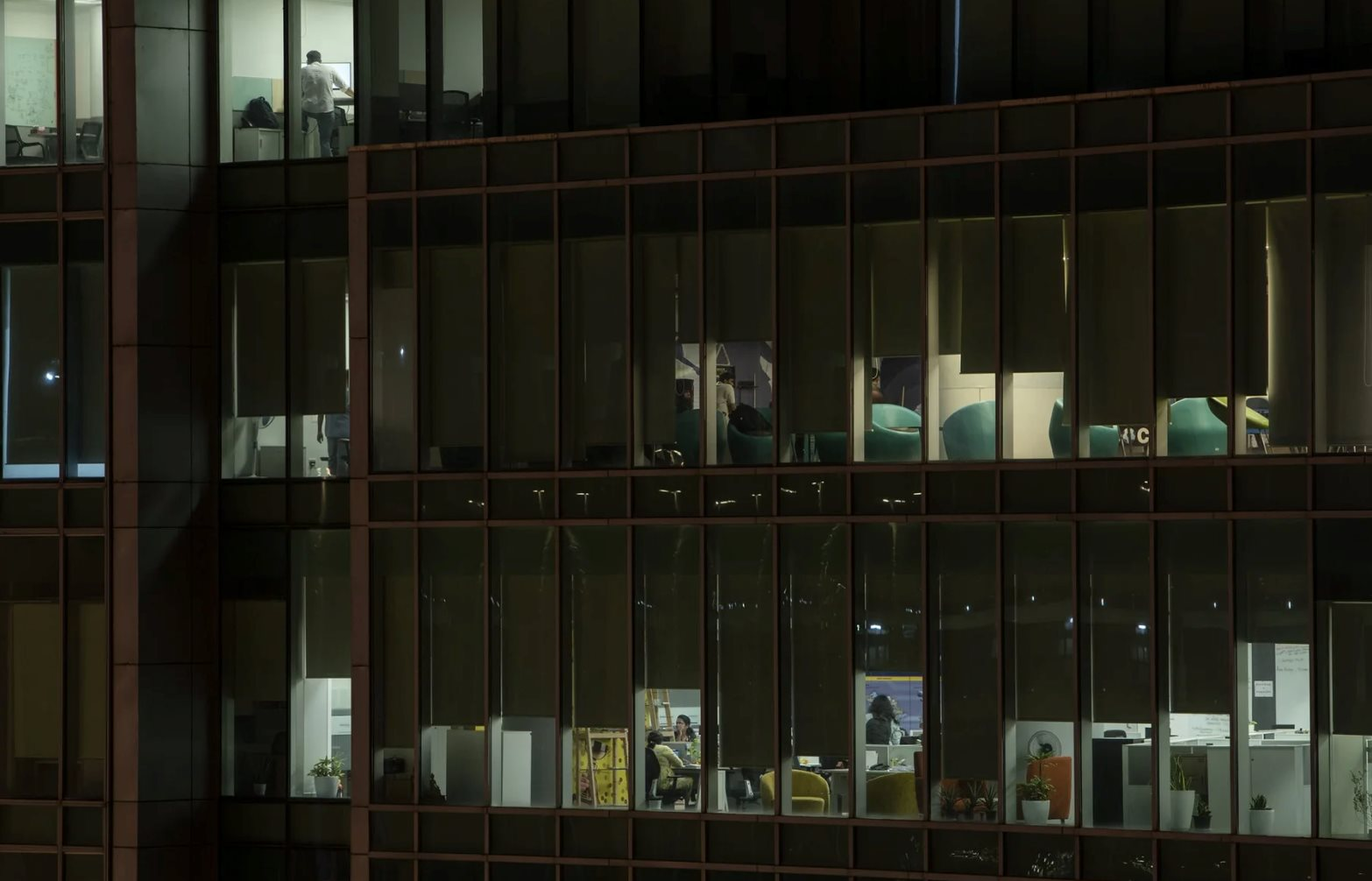 Bi kịch 'gặm nhấm' ngành công nghệ tỷ USD: AI khiến loạt kỹ sư trầm cảm, tự tử vì làm 90 giờ/tuần, chỉ 10% sinh viên tốt nghiệp tìm được việc 