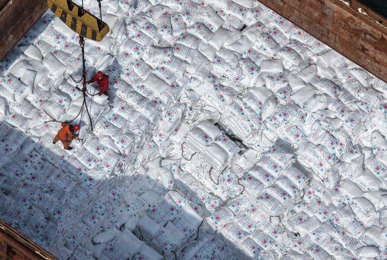 Sau đất hiếm, Trung Quốc siết xuất khẩu mặt hàng nuôi sống thế giới, làm rung chuyển thị trường lương thực toàn cầu