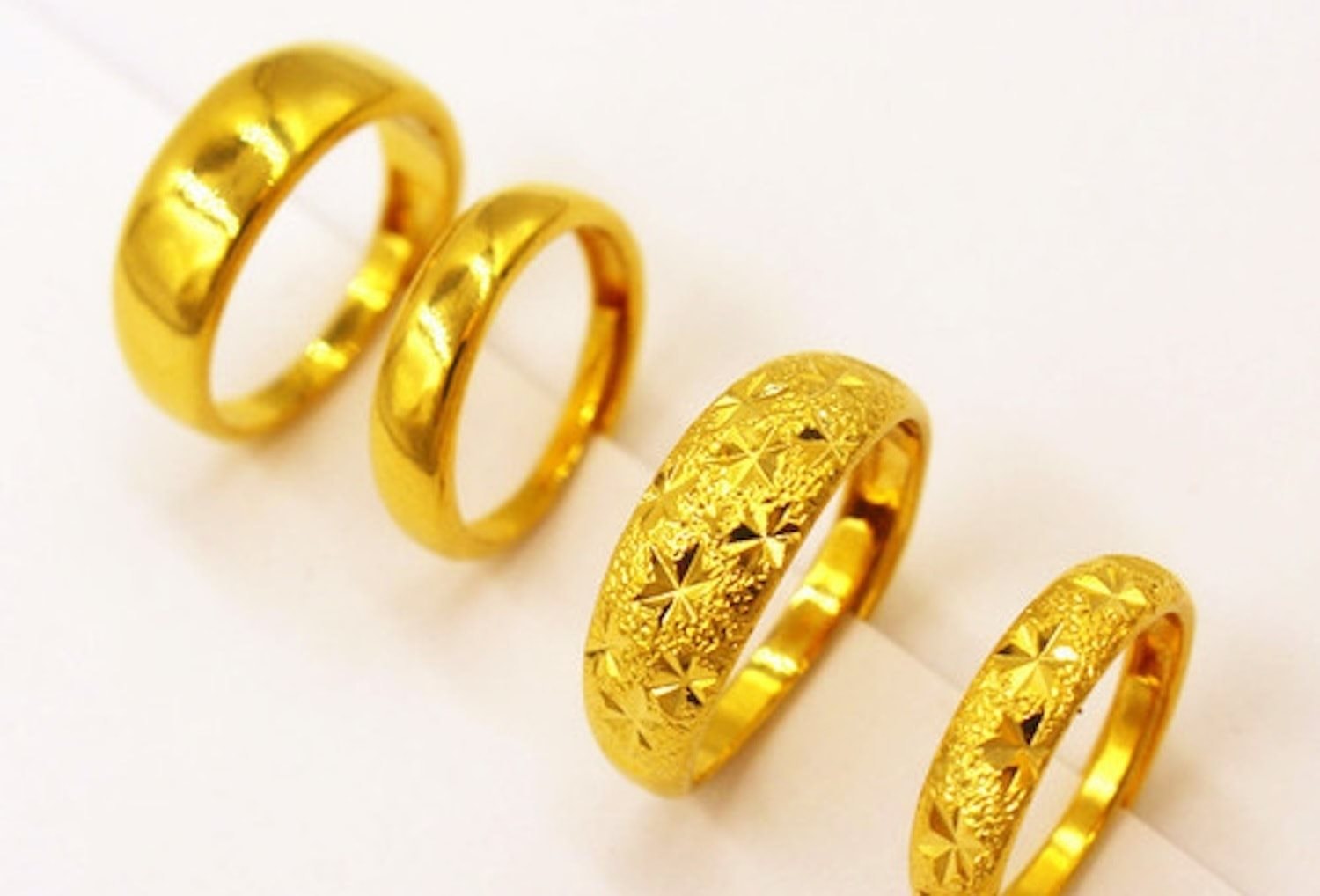 Giá vàng hôm nay 18/3: Vàng nhẫn giằng co quanh ngưỡng 180 triệu đồng/lượng