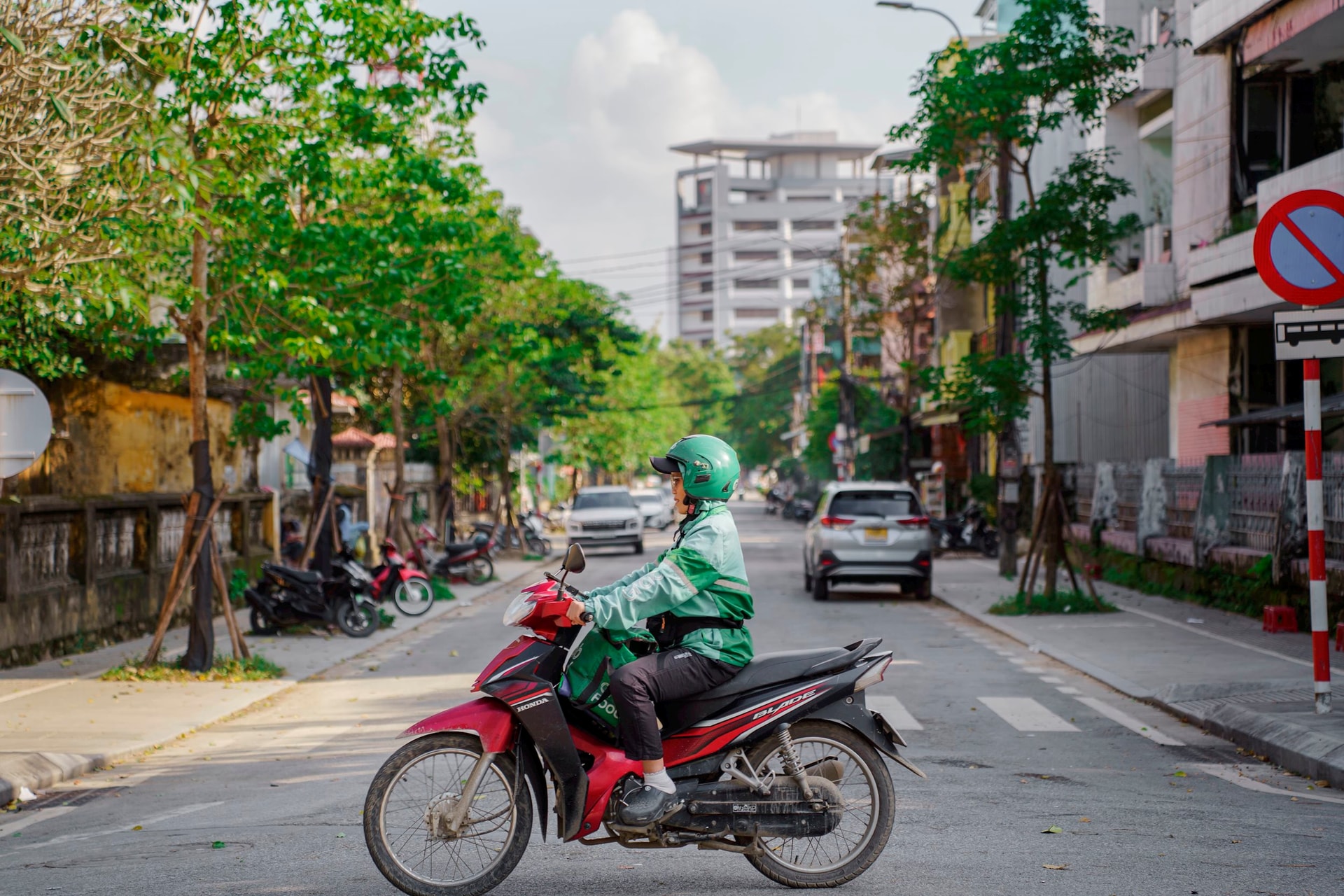 Grab hỗ trợ cả tài xế xe xăng và xe điện