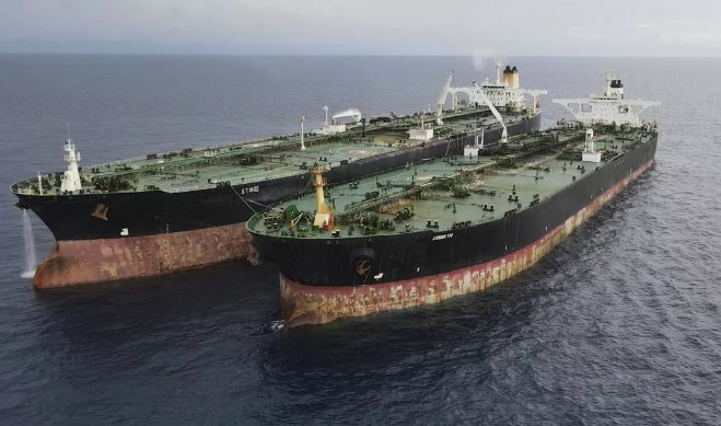 Phát hiện cả chục tàu chở gần 1 triệu tấn dầu Nga đang đến Trung Quốc thì quay đầu, đi thẳng đến Ấn Độ