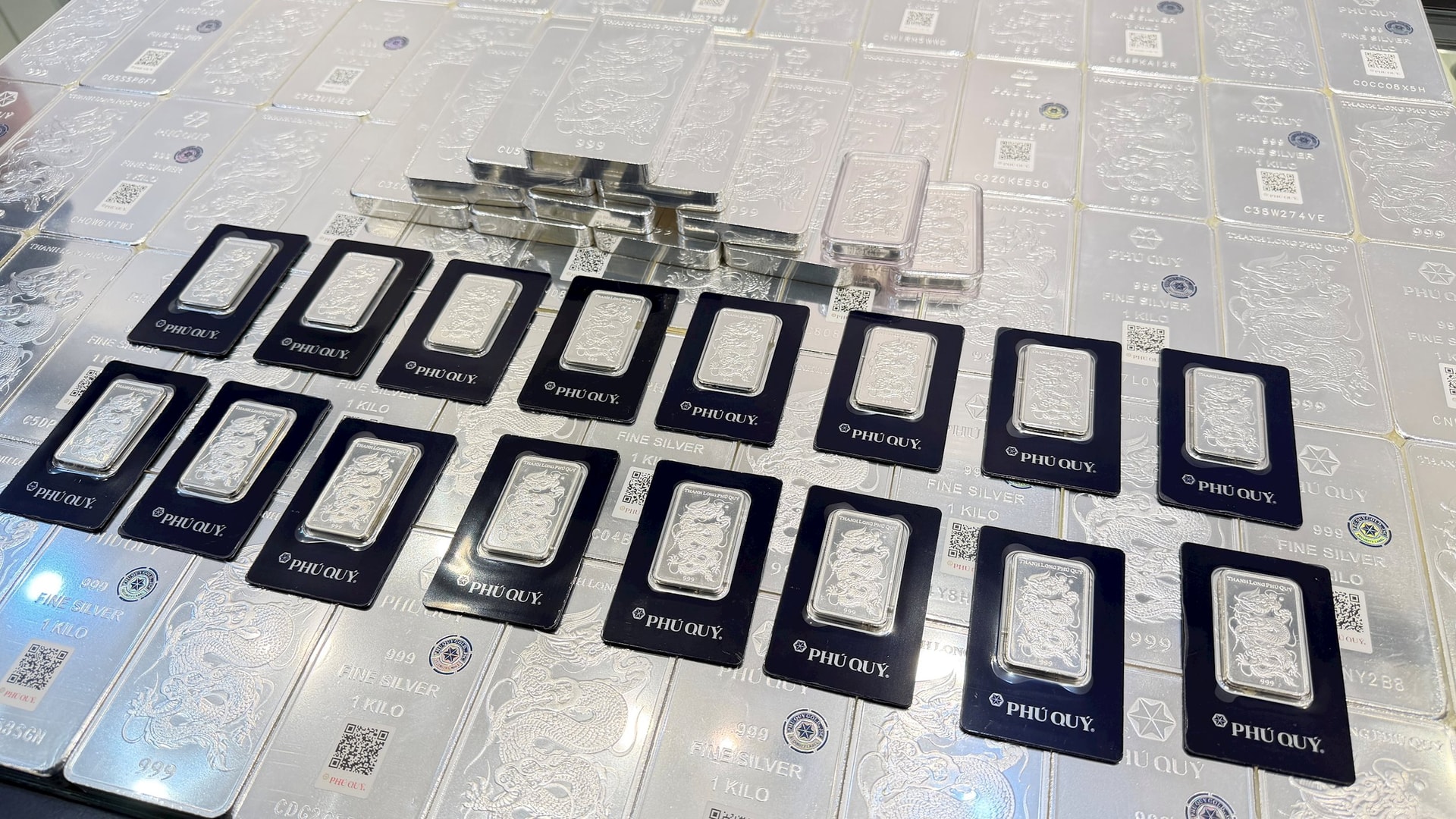 Sáng 19/3: Bạc thế giới giảm sốc, giá bạc trong nước về mức thấp nhất 1 tháng qua