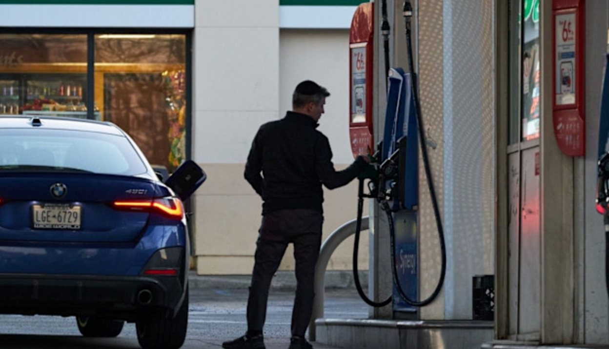 Bi hài 1 thế hệ 'kiếm nhiều tiền nhưng không giàu' tại Mỹ: Thu nhập gần 12 tỷ đồng/năm vẫn thuê nhà, hàng tháng phải phụ thuộc vào lương 