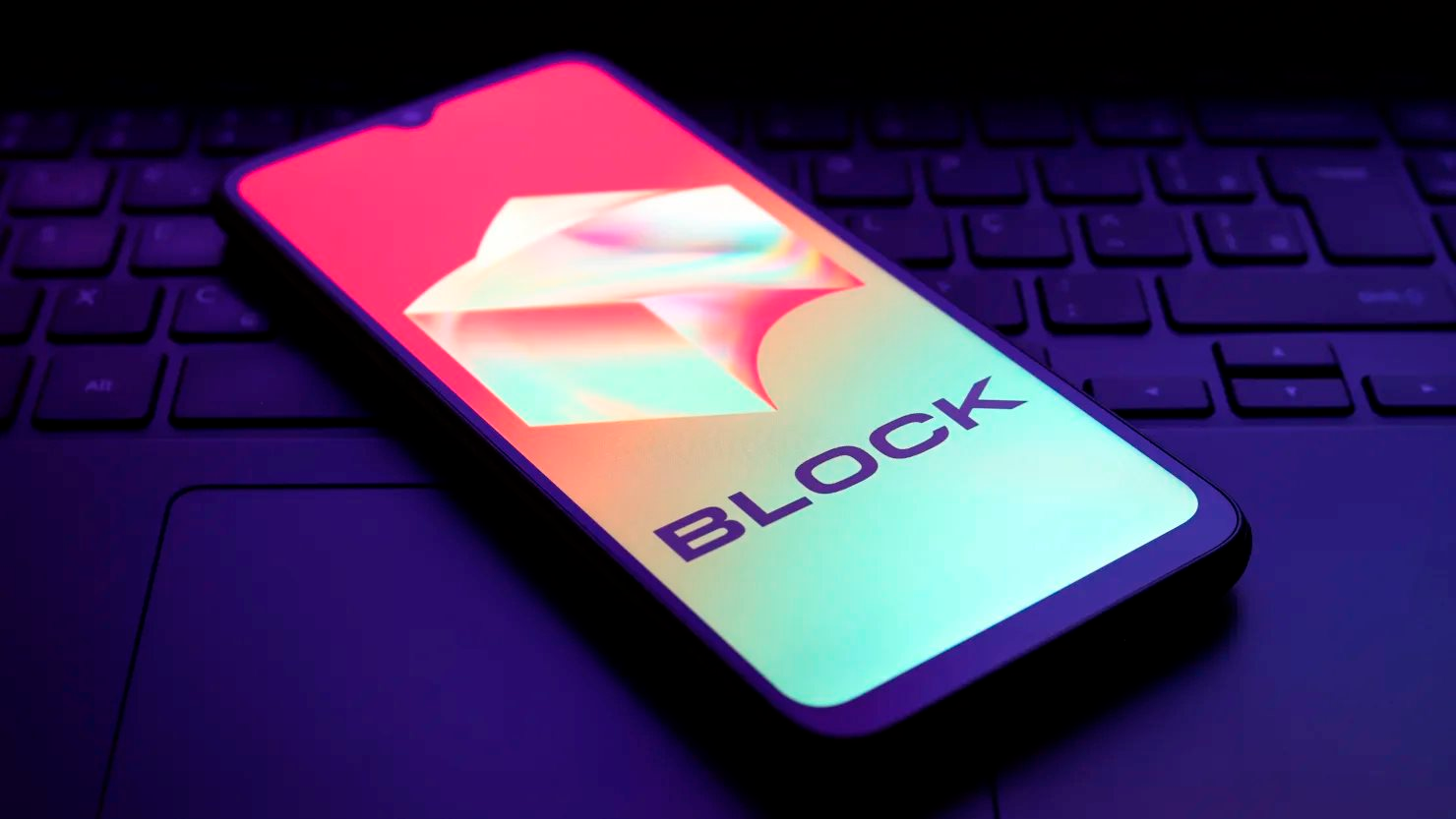 Công ty công nghệ sa thải nhân sự: 4.000 nhân viên NÊN làm gì để “tối đa hóa tiền lương”?