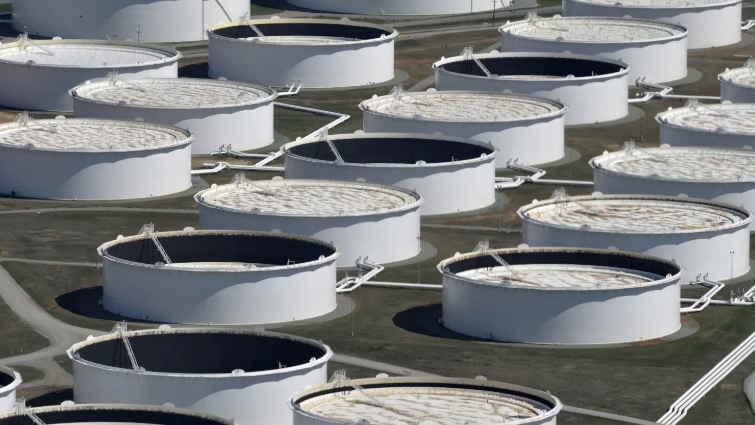 IEA kêu gọi người dân toàn cầu chỉ đi làm 3 ngày/tuần