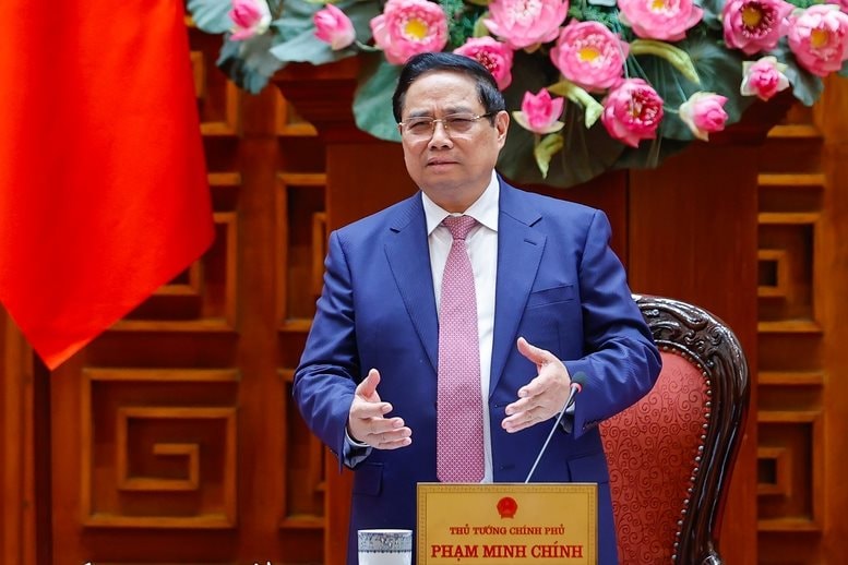 Thủ tướng: Ít nhất 50% xe công cộng ở các TP phải là xe điện; sử dụng 1 loại xăng mới ngay trong tháng 4