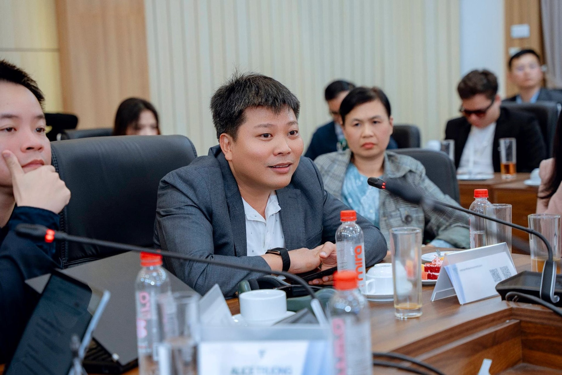 Cơ quan chức năng kiểm tra, hàng trăm tỷ đồng tài sản số bị phong tỏa, Eric Vương là ai?