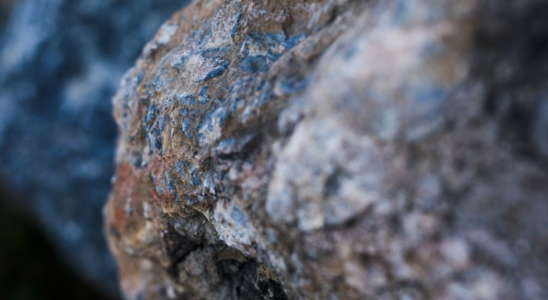 Phát hiện mỏ khoáng sản khổng lồ chứa 9,7 triệu tấn oxit đất hiếm ngay tại láng giềng Việt Nam
