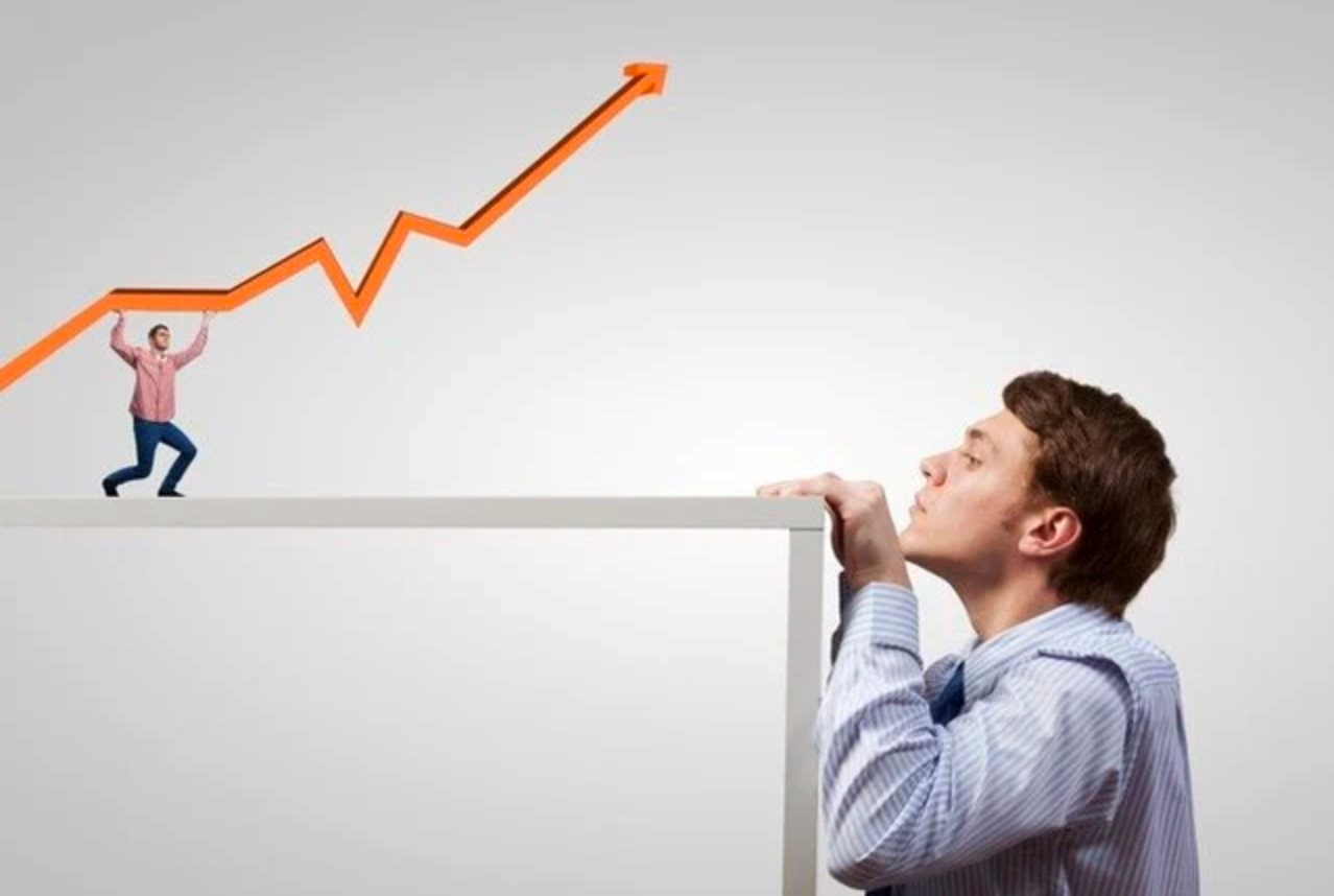 Một nhịp chỉnh thêm của VN-Index có thể kích hoạt dòng tiền bắt đáy, loạt nhóm cổ phiếu chiết khấu sâu vào “tầm ngắm”