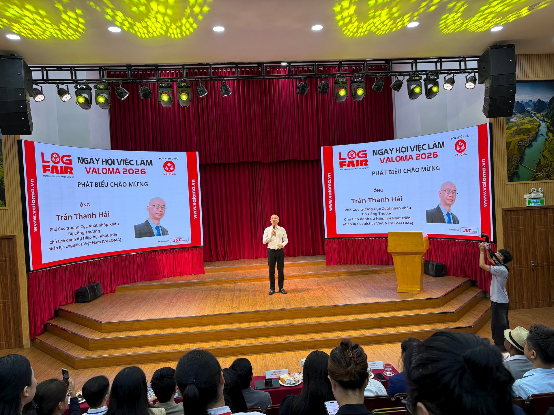 J&T Express kết nối tương lai logistics: Từ nguồn nhân lực đến nền tảng số tại VALOMA LOGFAIR 2026