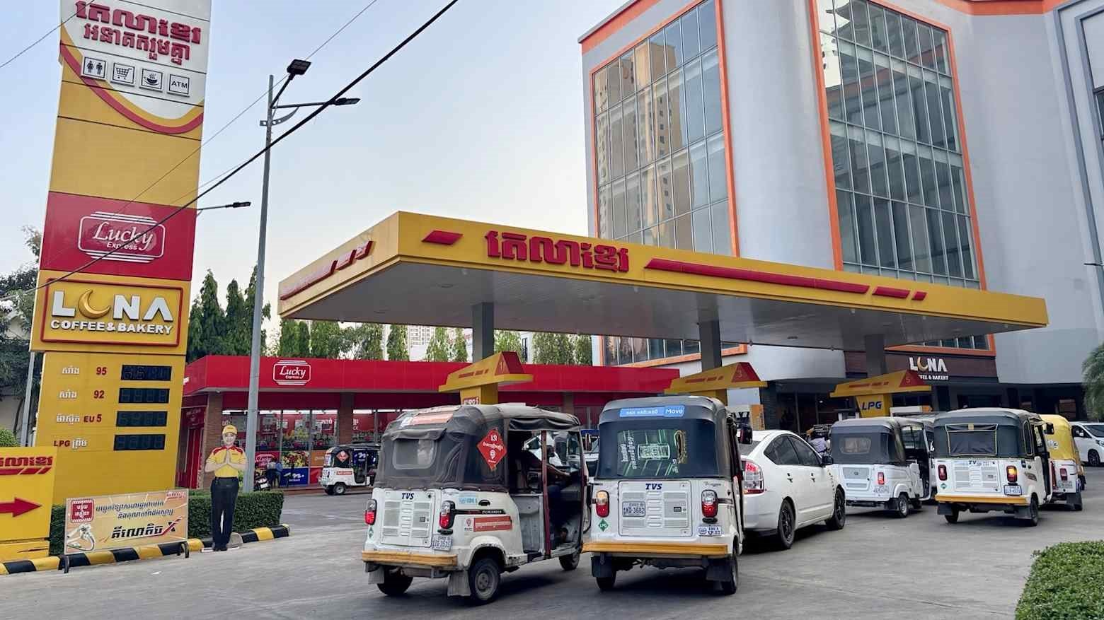 Giá LPG tại nước láng giềng Việt Nam tăng 60%, hơn 500 trạm xăng đã hết hàng, buộc phải tuyên bố dừng bán