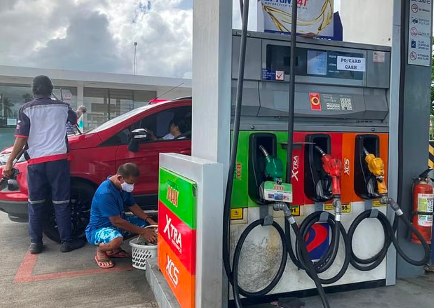 Giá xăng chạm mốc gần 50.000 đồng/lít, quốc gia láng giềng Việt Nam chuẩn bị nhận 100.000 tấn dầu Nga