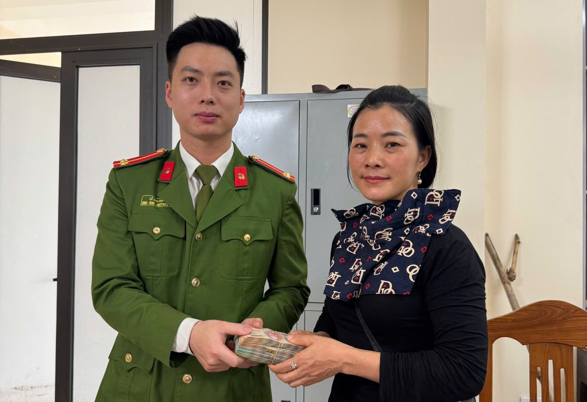 Tài khoản người phụ nữ SN 1982 phát sinh giao dịch 100.000.000 đồng không rõ nguồn gốc: Công an lập tức vào cuộc xác minh