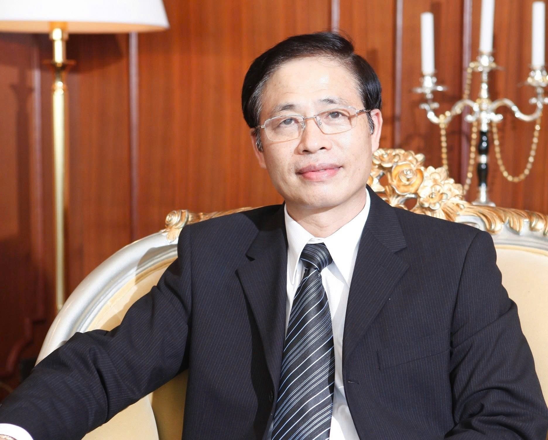 Ông chủ Bảo Tín Minh Châu và phát ngôn từng gây tranh cãi: Người đàn ông thông minh sẽ chẳng bao giờ lấy người phụ nữ thành đạt làm vợ