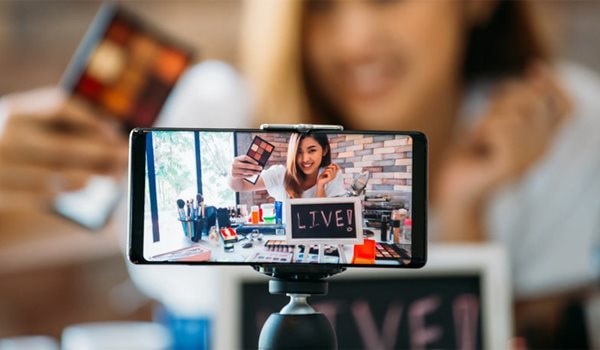 Từ 2.200 đồng/phút: AI Streamer ảo đang "vắt kiệt" 18 tiếng traffic chết, đe dọa nhân sự nghề livestream