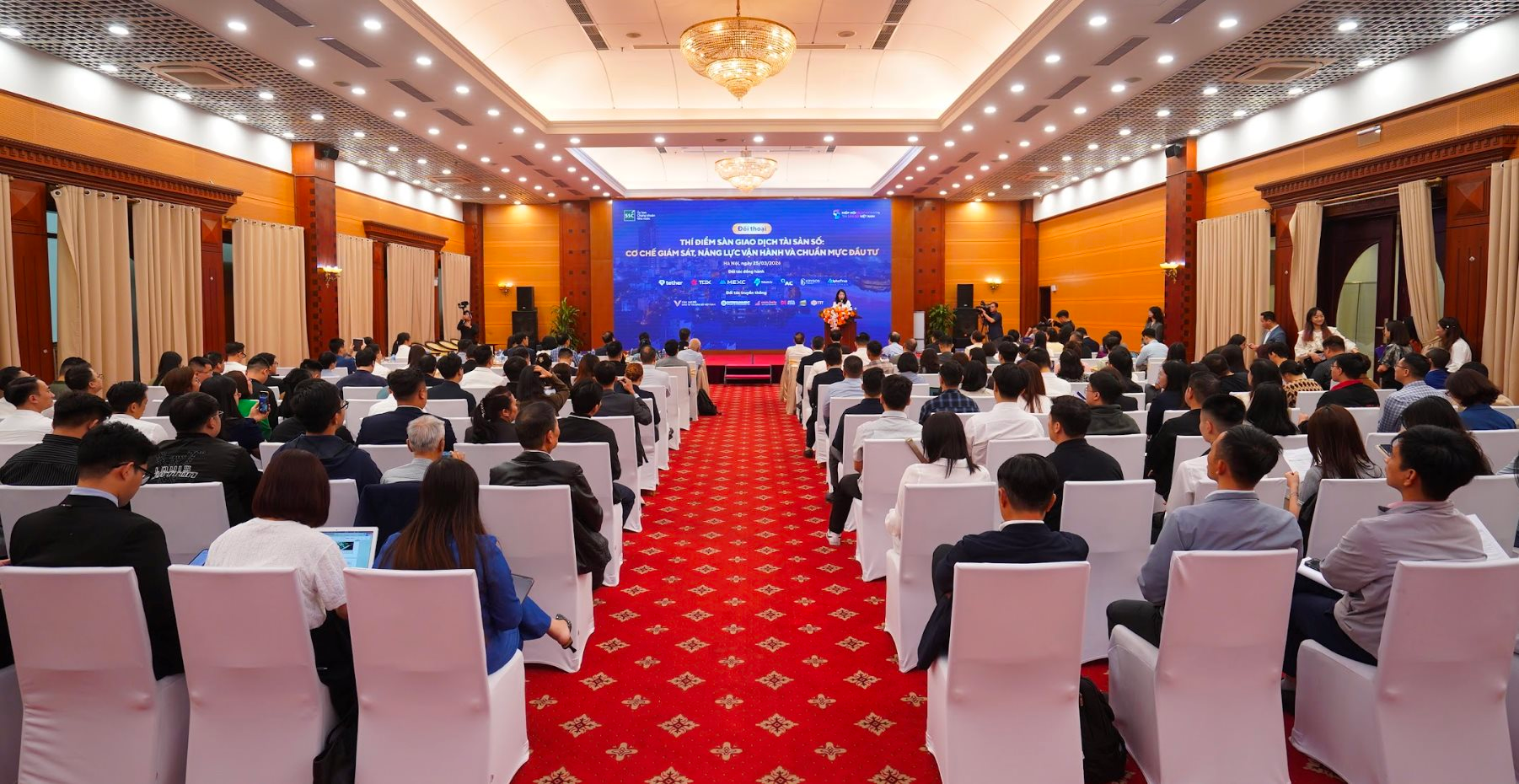 Sàn tài sản số Việt Nam trước giờ G: Làm sao kéo người dùng rời sàn quốc tế?