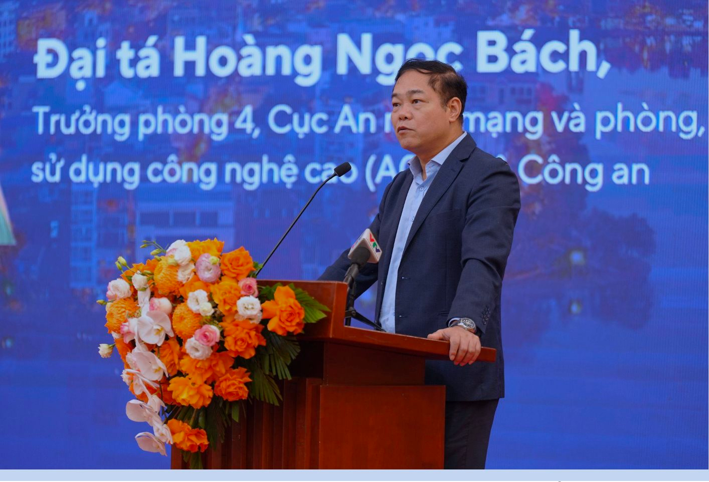 t_hoang-ngoc-bach.png
