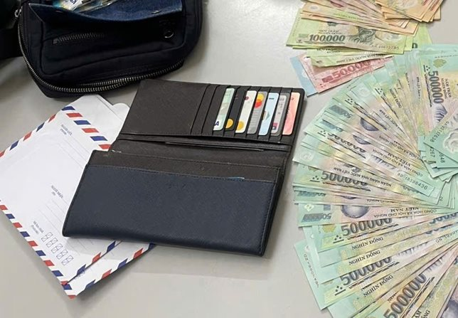 Phát hiện 83 tờ tiền có mệnh giá từ 500.000 đồng bị bỏ lại trên chuyến tàu đi từ ga Hà Nội