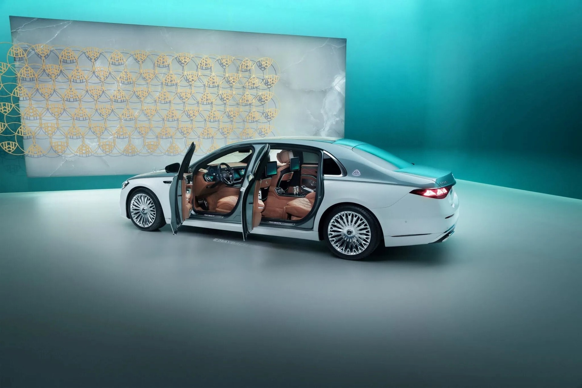 2027-maybach-s-class-22-2048x1365_11zon.jpg