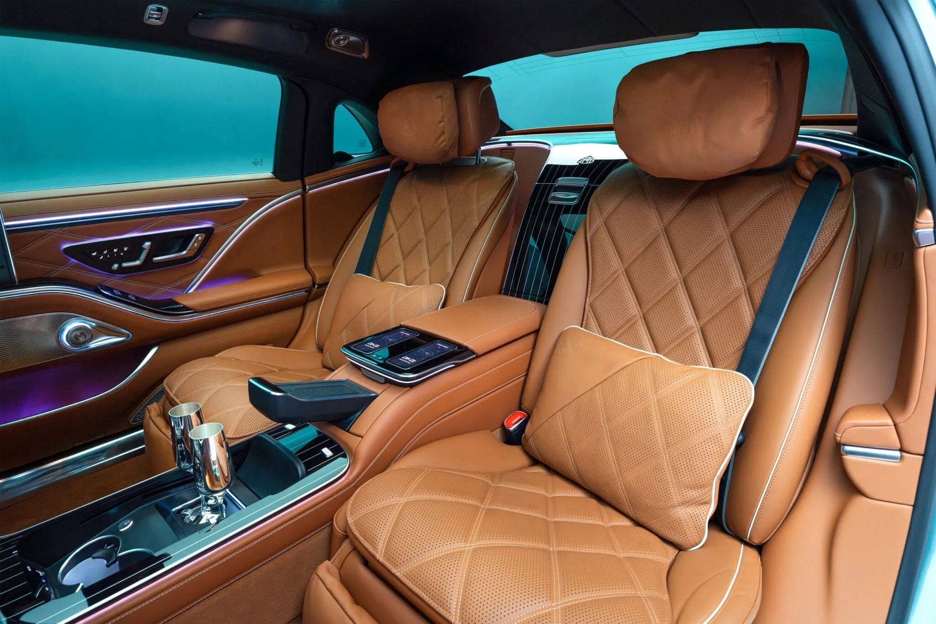 2027-maybach-s-class-26-2048x1365_11zon.jpg