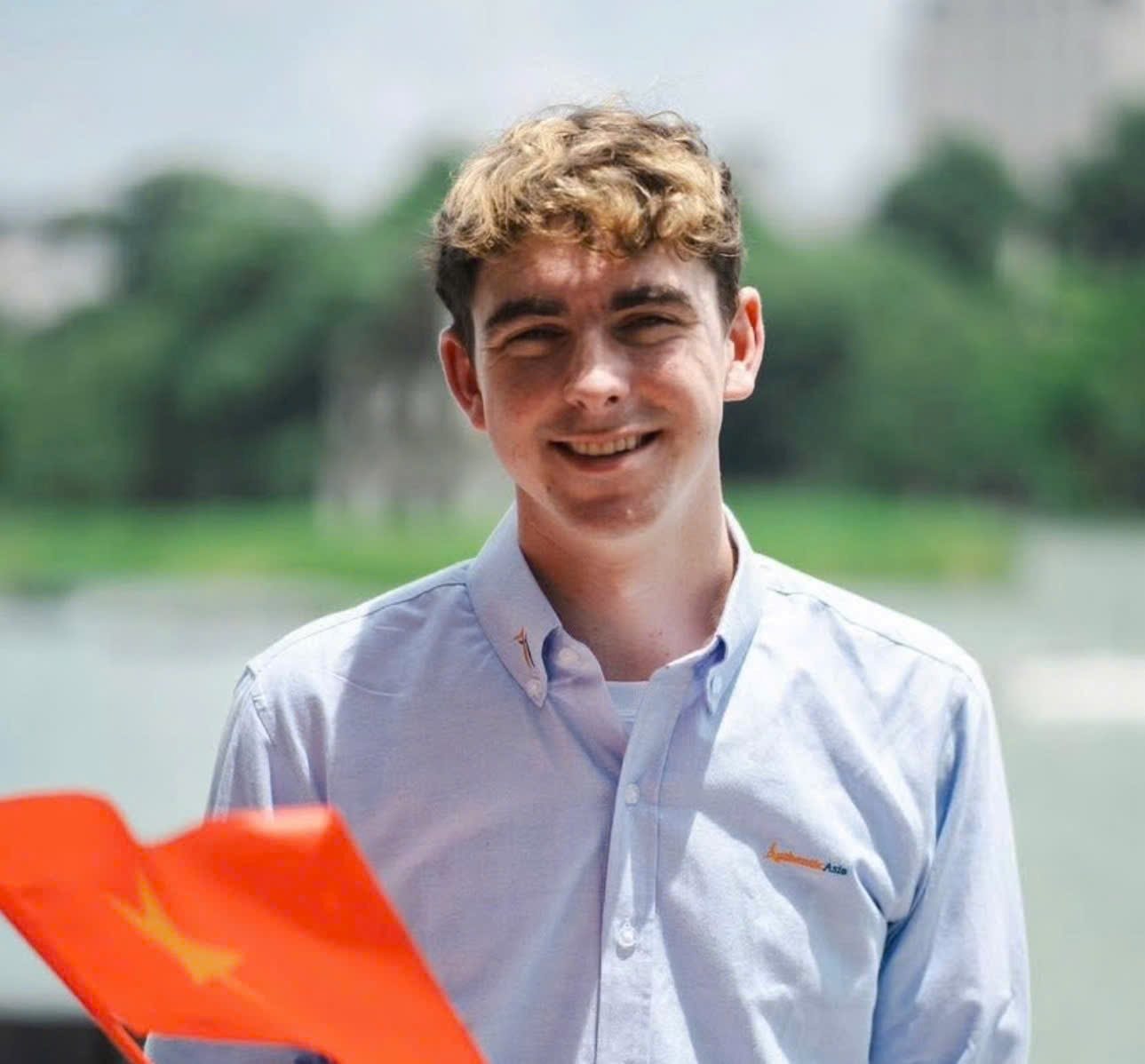 Từ 5 phút ngẫu hứng đến hành trình "đổi đời" tại Việt Nam của chàng sinh viên Scotland