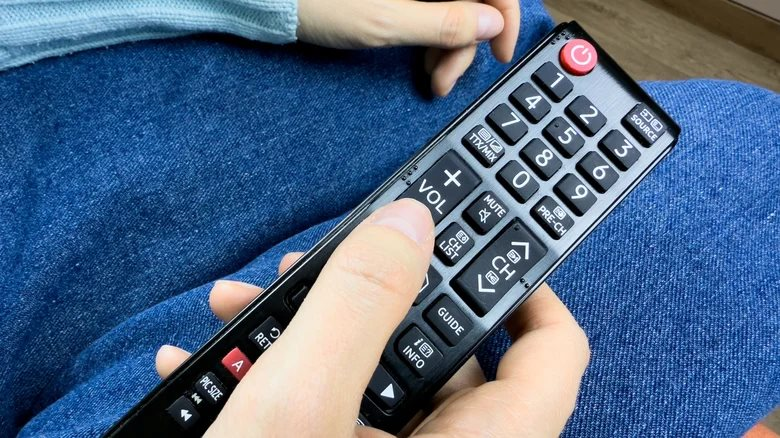 Ai giải thích được lý do điều khiển TV bấm không nhận mà cứ "đập vài cái" lại dùng như bình thường không?