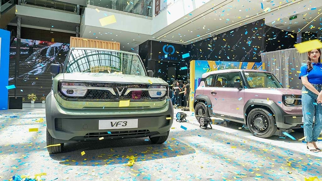 Giá xăng chạm mốc 50.000 đồng/lít, VinFast VF 3 bất ngờ 'cháy hàng' tại quốc gia láng giềng Việt Nam?