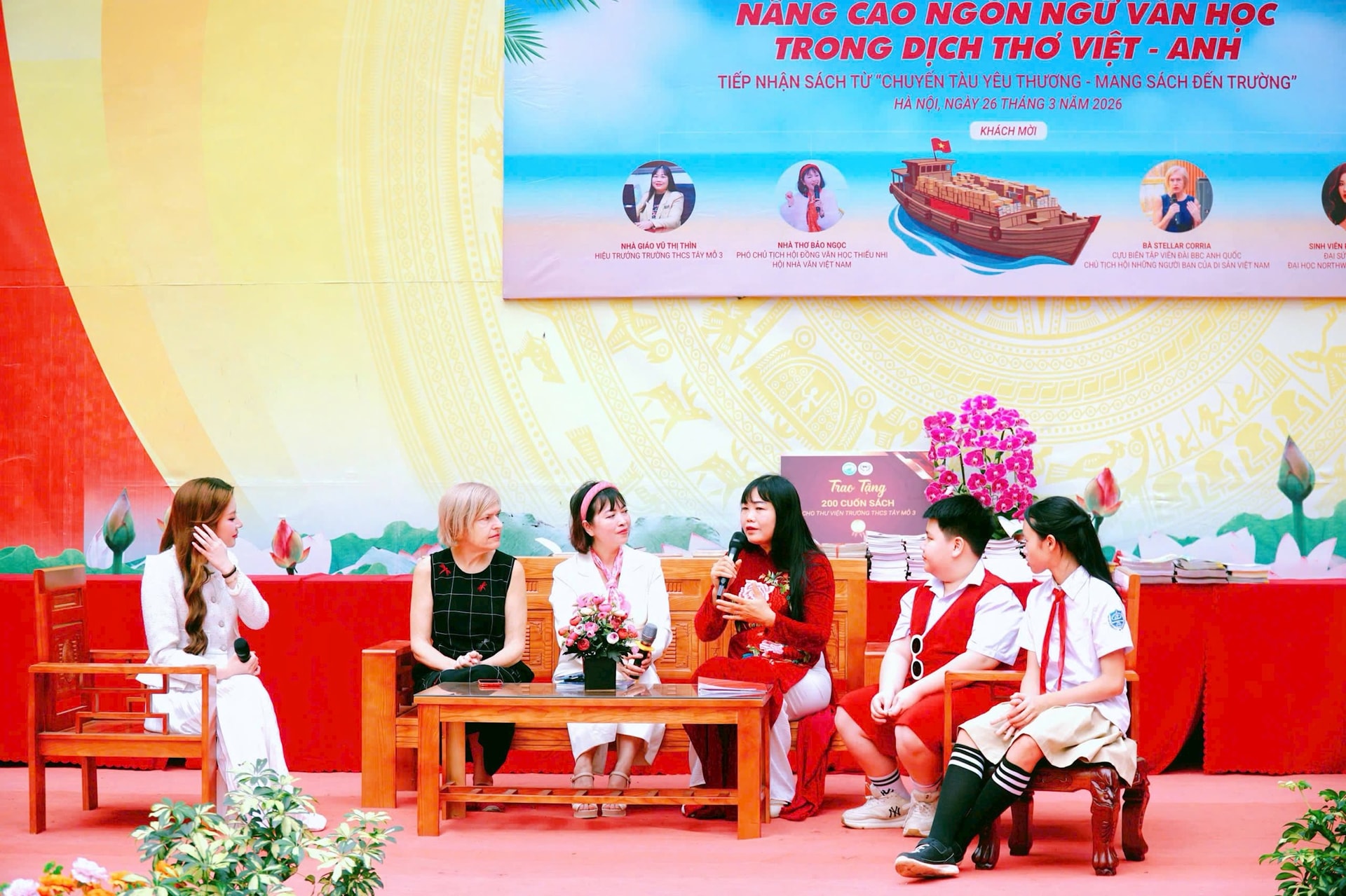 Sôi nổi ngày hội “ Nâng cao ngôn ngữ Văn học trong Dịch thơ Việt- Anh”.